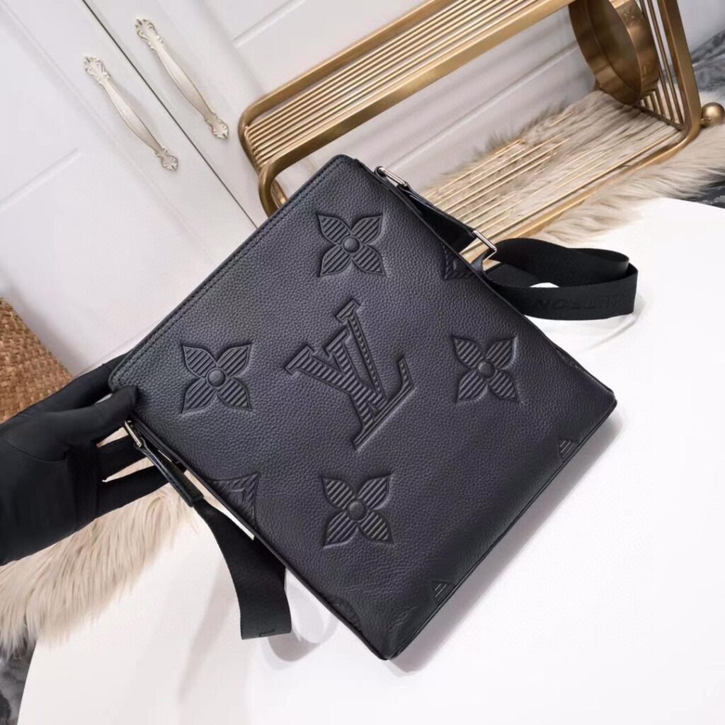 Sacoche bandoulière Louis Vuitton Monogram Noir – Cuir de Luxe Édition Premium