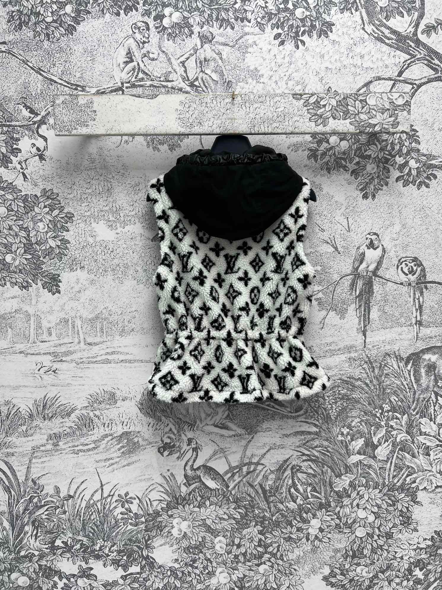 Gilet veste sans manches Louis Vuitton en laine bouclée | Style luxueux et moderne – Image 8