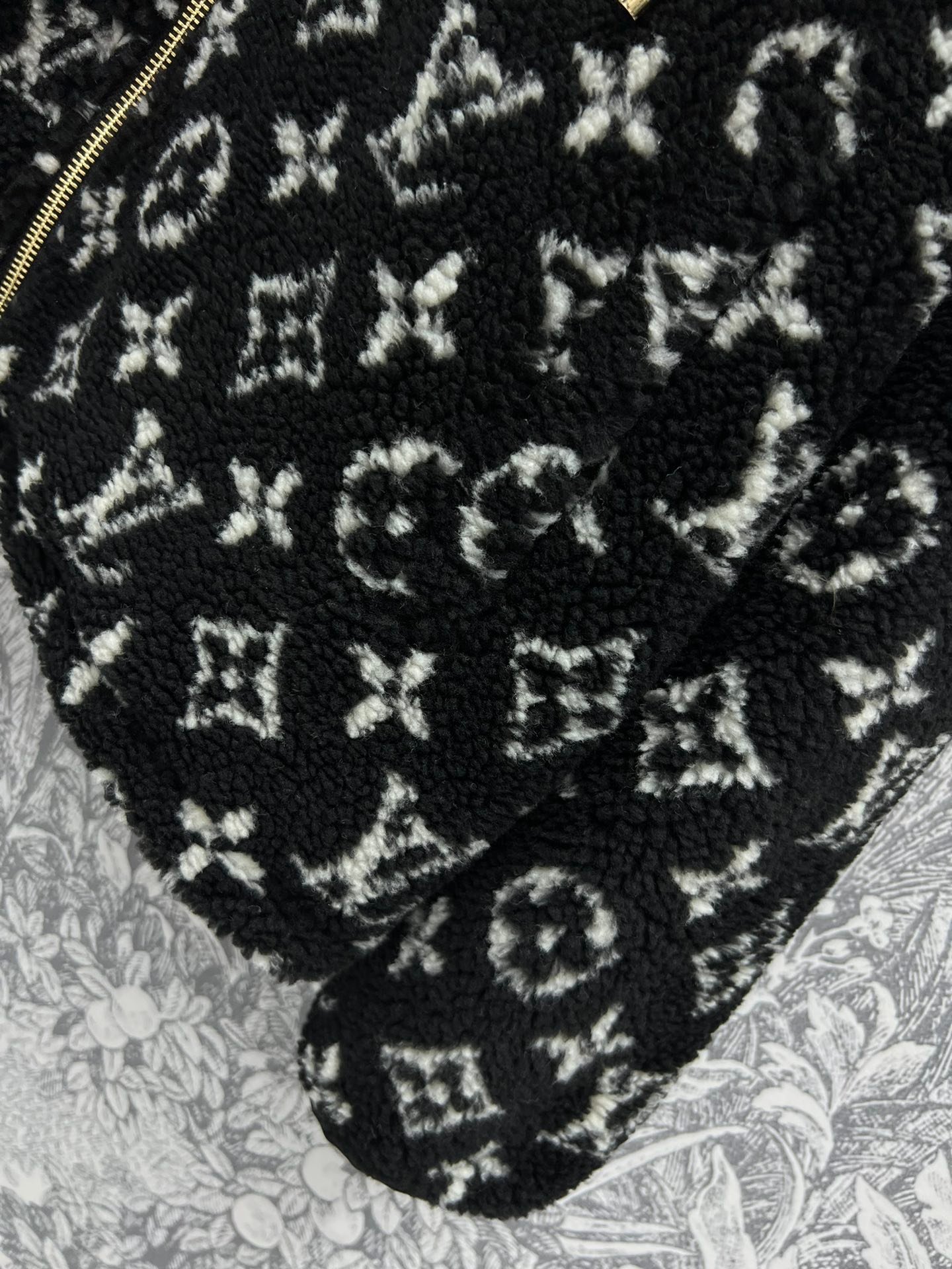 Veste Louis Vuitton Monogram Sherpa – Design chaud et luxueux – Image 5