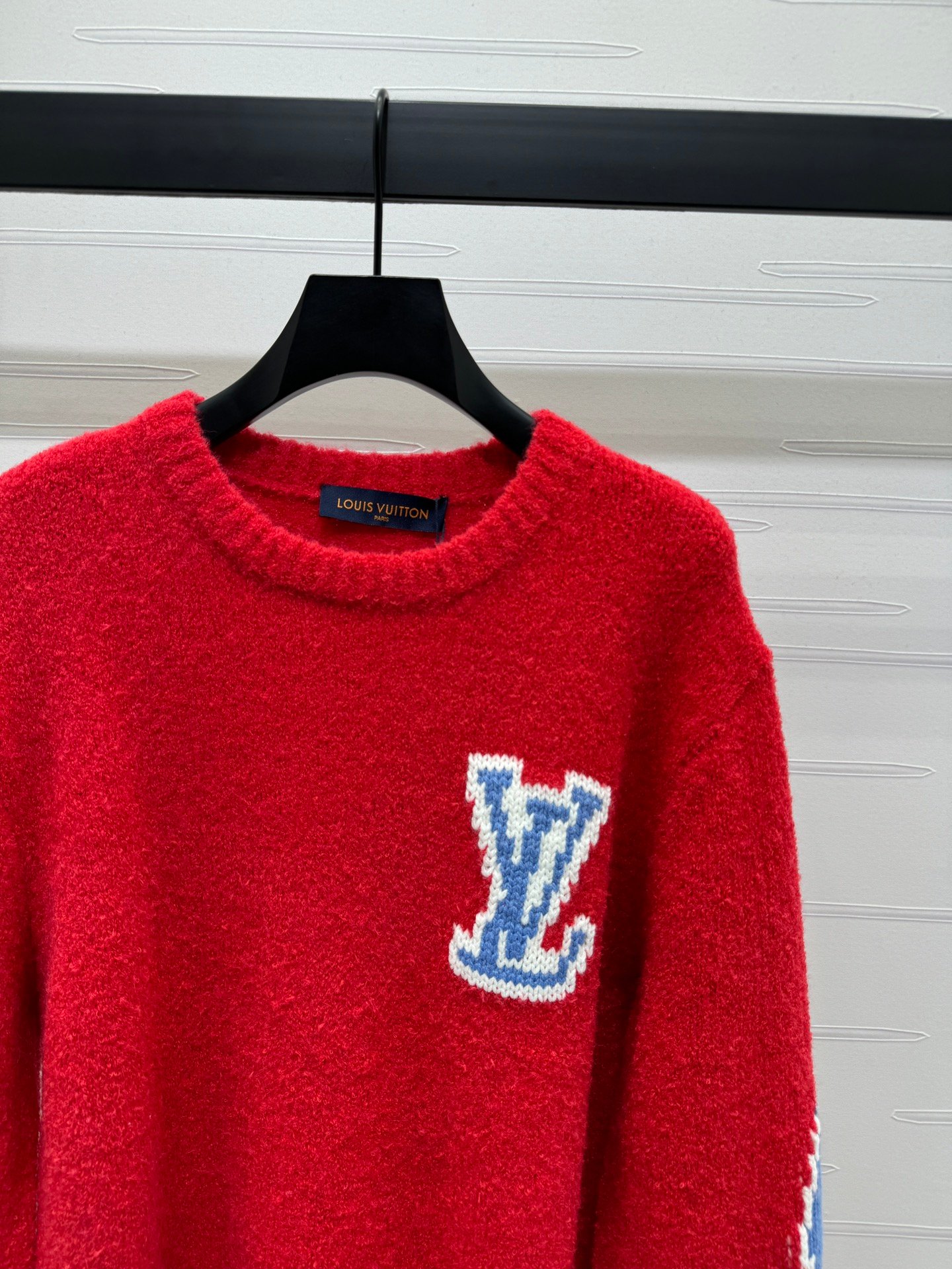 Pull Louis Vuitton en laine bouclée Monogram Fleur – rouge ou gris anthracite – Image 3