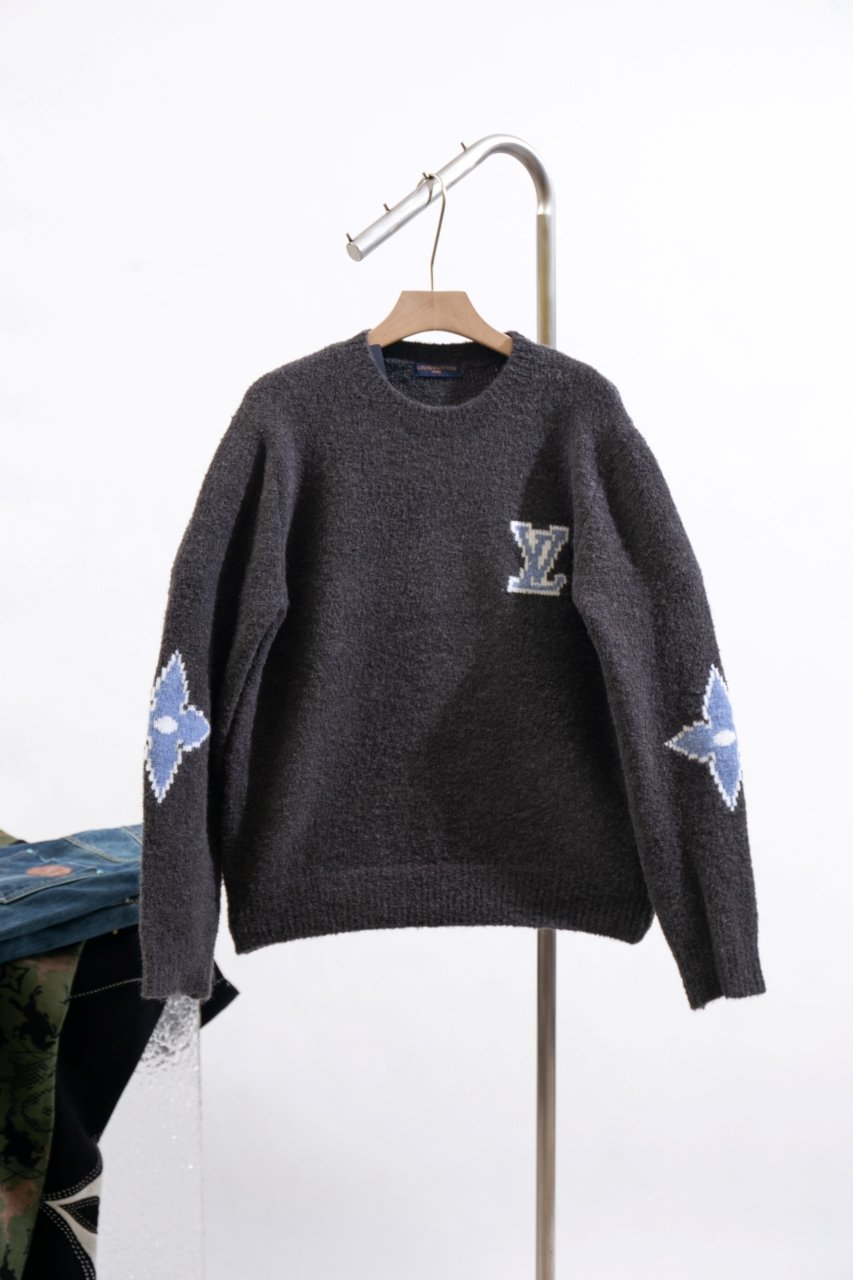 Pull Louis Vuitton en laine bouclée Monogram Fleur – rouge ou gris anthracite