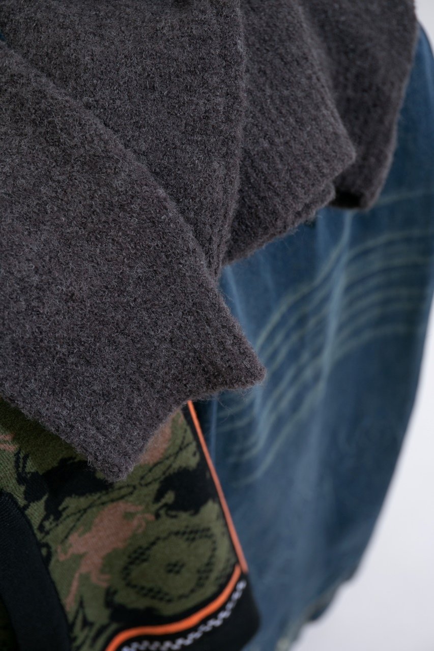 Pull Louis Vuitton en laine bouclée Monogram Fleur – rouge ou gris anthracite – Image 14