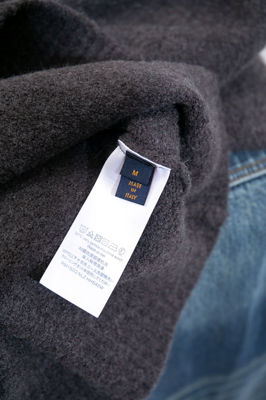 Pull Louis Vuitton en laine bouclée Monogram Fleur – rouge ou gris anthracite – Image 16