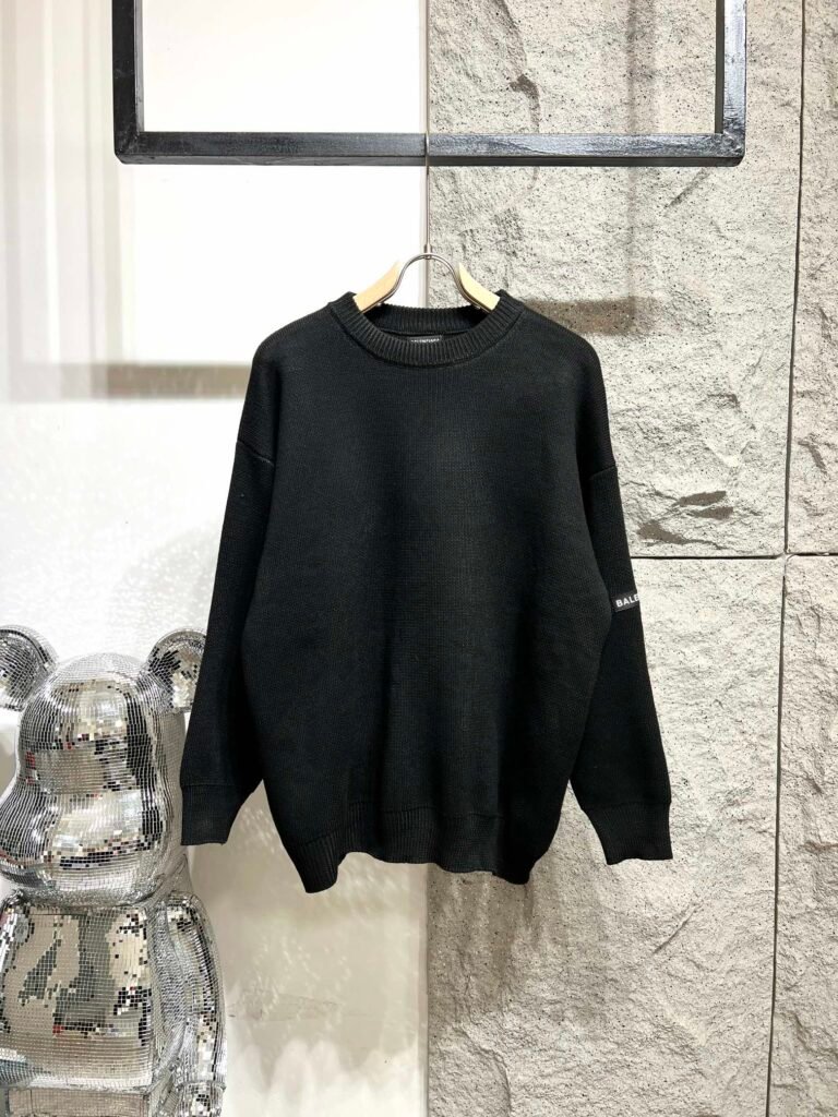 Pull Balenciaga Wardrobe en maille noire – Coupe oversize minimaliste