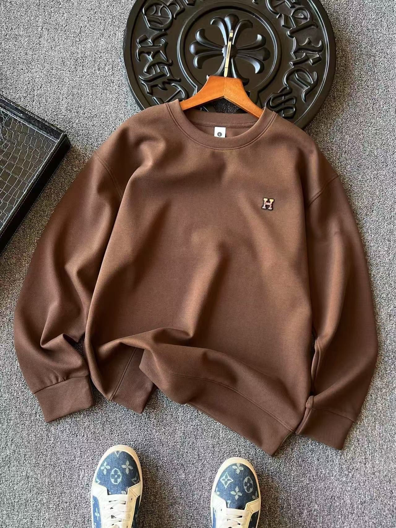 Pull Hermès brodé H en coton premium – Image 5