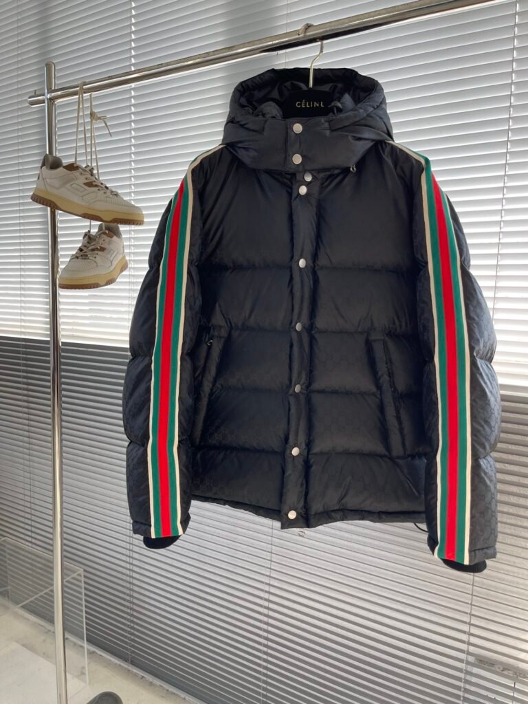 Doudoune Gucci noire – Bandes emblématiques vertes et rouges