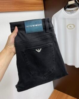 Jean Emporio Armani noir – Coupe slim en denim stretch avec finitions emblématiques