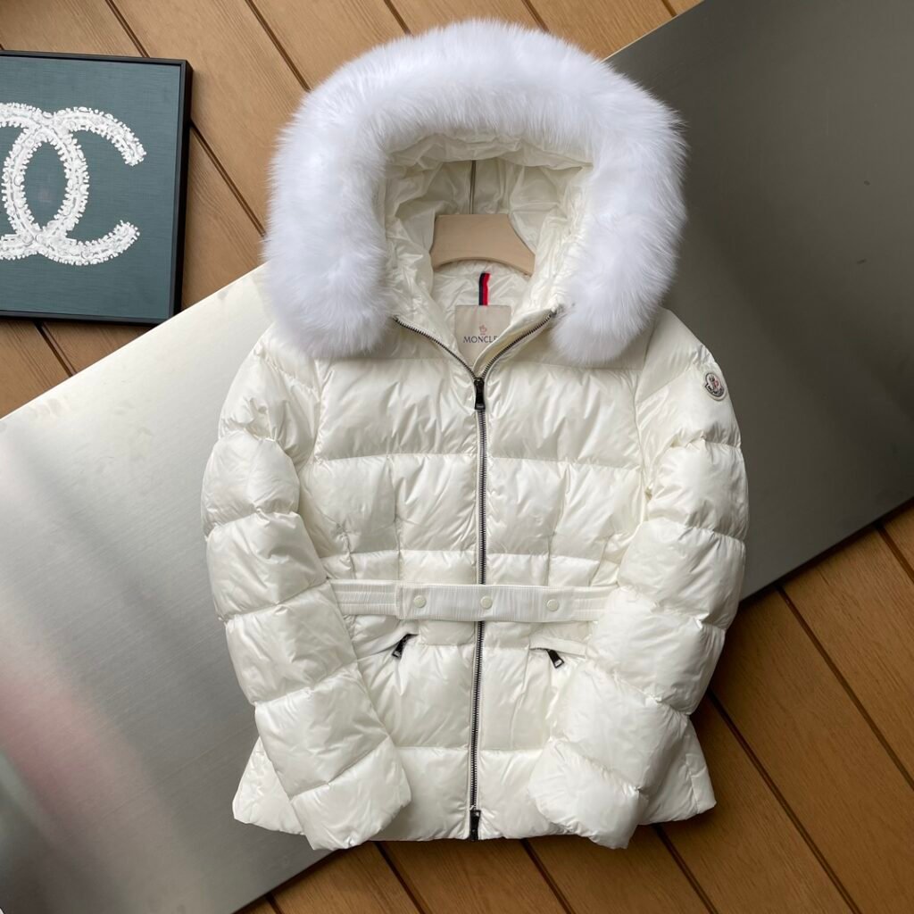 Doudoune à capuche bordée de fourrure – Moncler