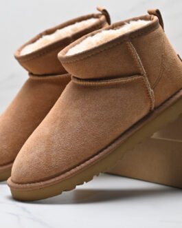 Bottines UGG Classic Ultra Mini en suède – Doublure laine chaude – Noir, Beige, Marron