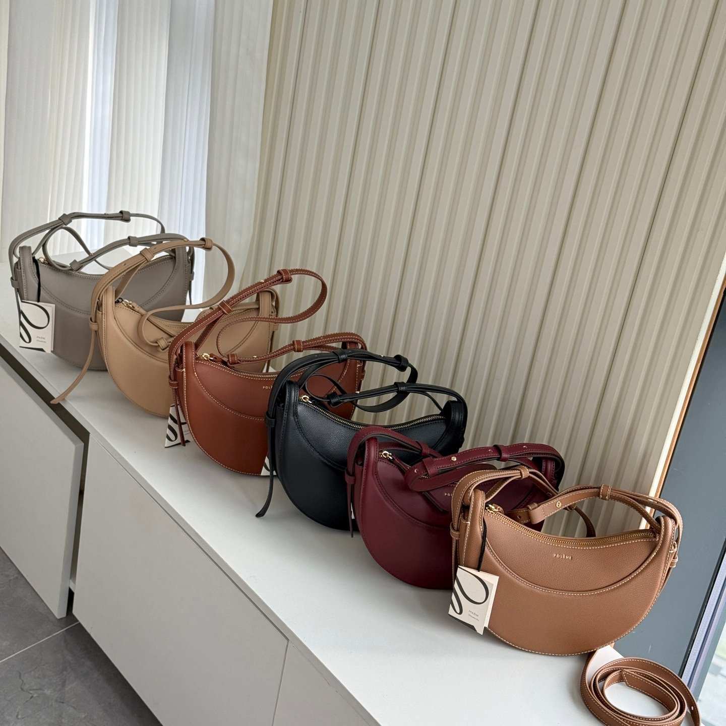 Polène Tonca – Sac en Cuir Grainé Demi-Lune