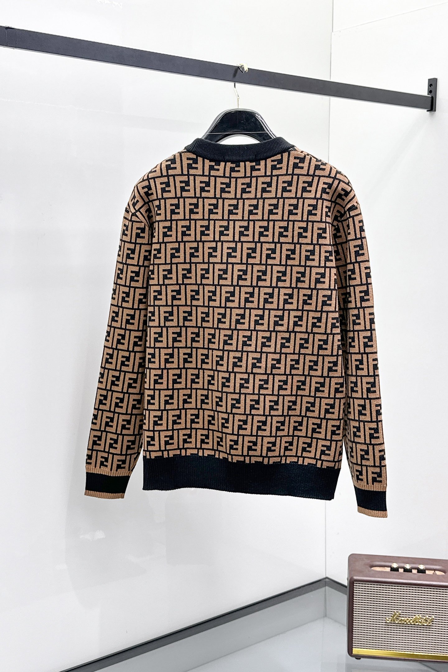 Pull Fendi Monogram FF Intarsia – Marron & Blanc – Image 2