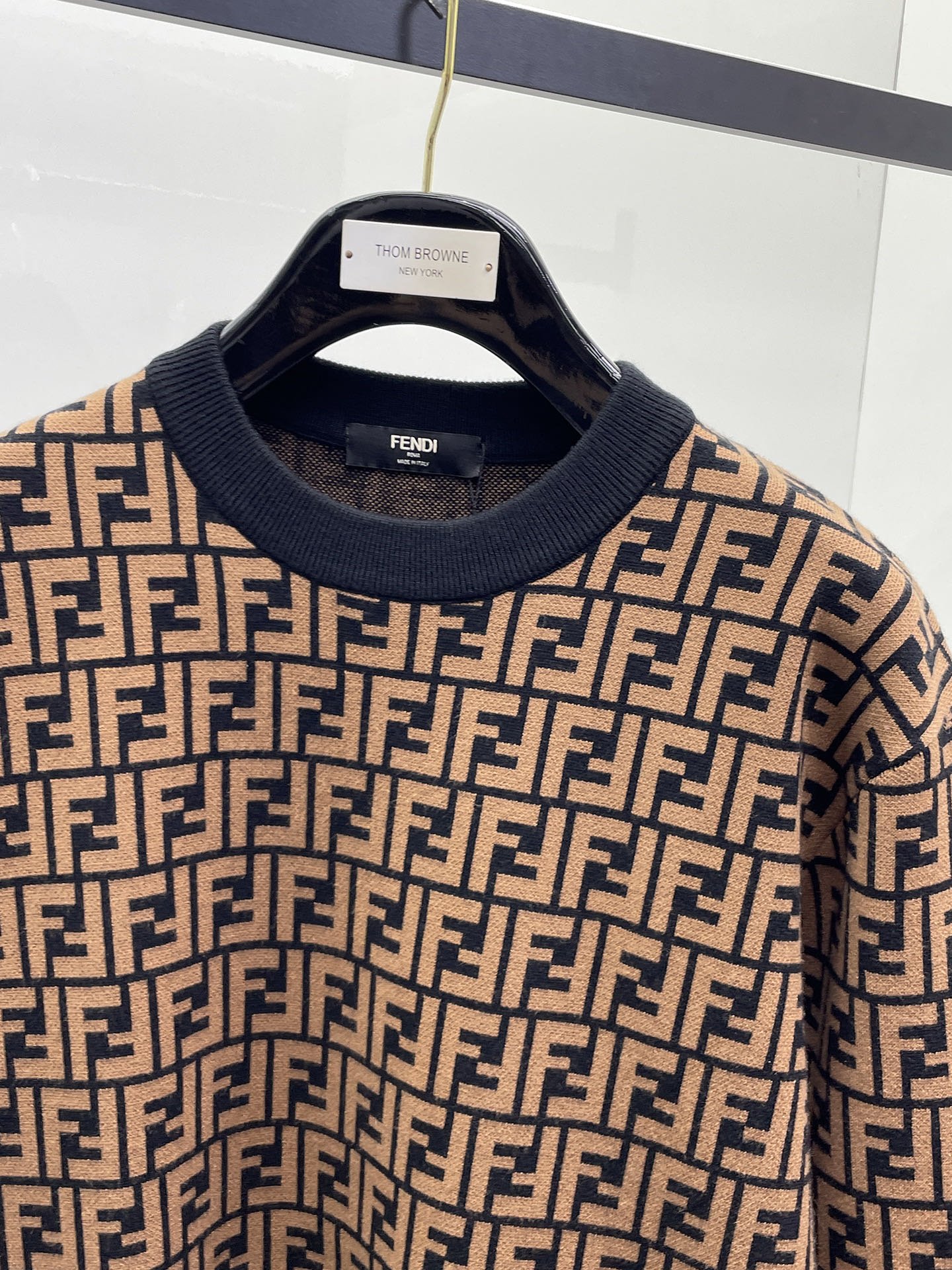 Pull Fendi Monogram FF Intarsia – Marron & Blanc – Image 3