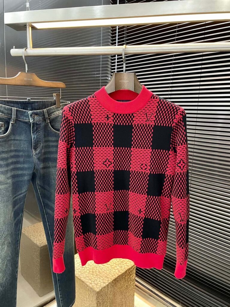 Pull Louis Vuitton à carreaux en maille – Style luxueux bicolore