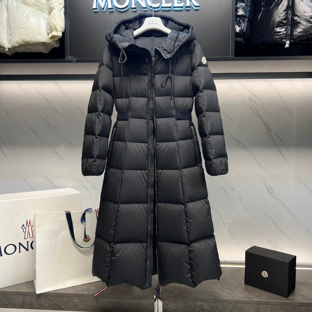 Doudoune longue femme Moncler noire à capuche