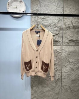 Cardigan Louis Vuitton en laine cachemire Monogram élégant et sophistiqué