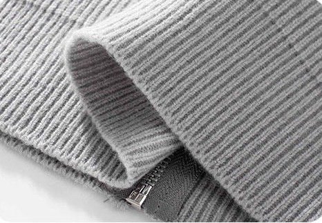 Cardigan zippé en laine Moncler, élégance et confort durable – Image 7