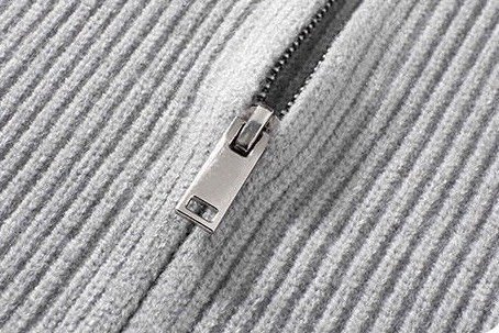 Cardigan zippé en laine Moncler, élégance et confort durable – Image 8