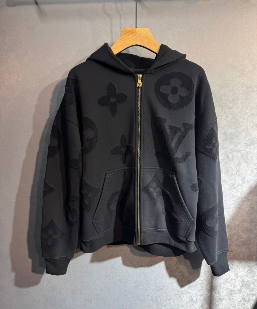 Gilet Louis Vuitton en Tissu Haut de Gamme - Élégance et Confort