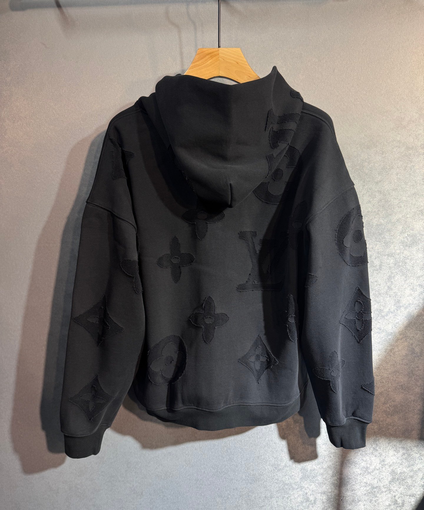 Gilet Louis Vuitton en Tissu Haut de Gamme - Élégance et Confort – Image 2