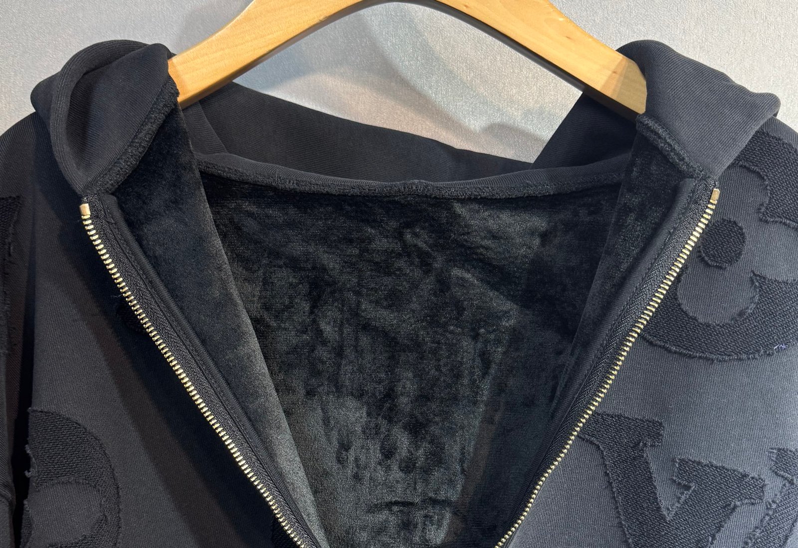 Gilet Louis Vuitton en Tissu Haut de Gamme - Élégance et Confort – Image 3