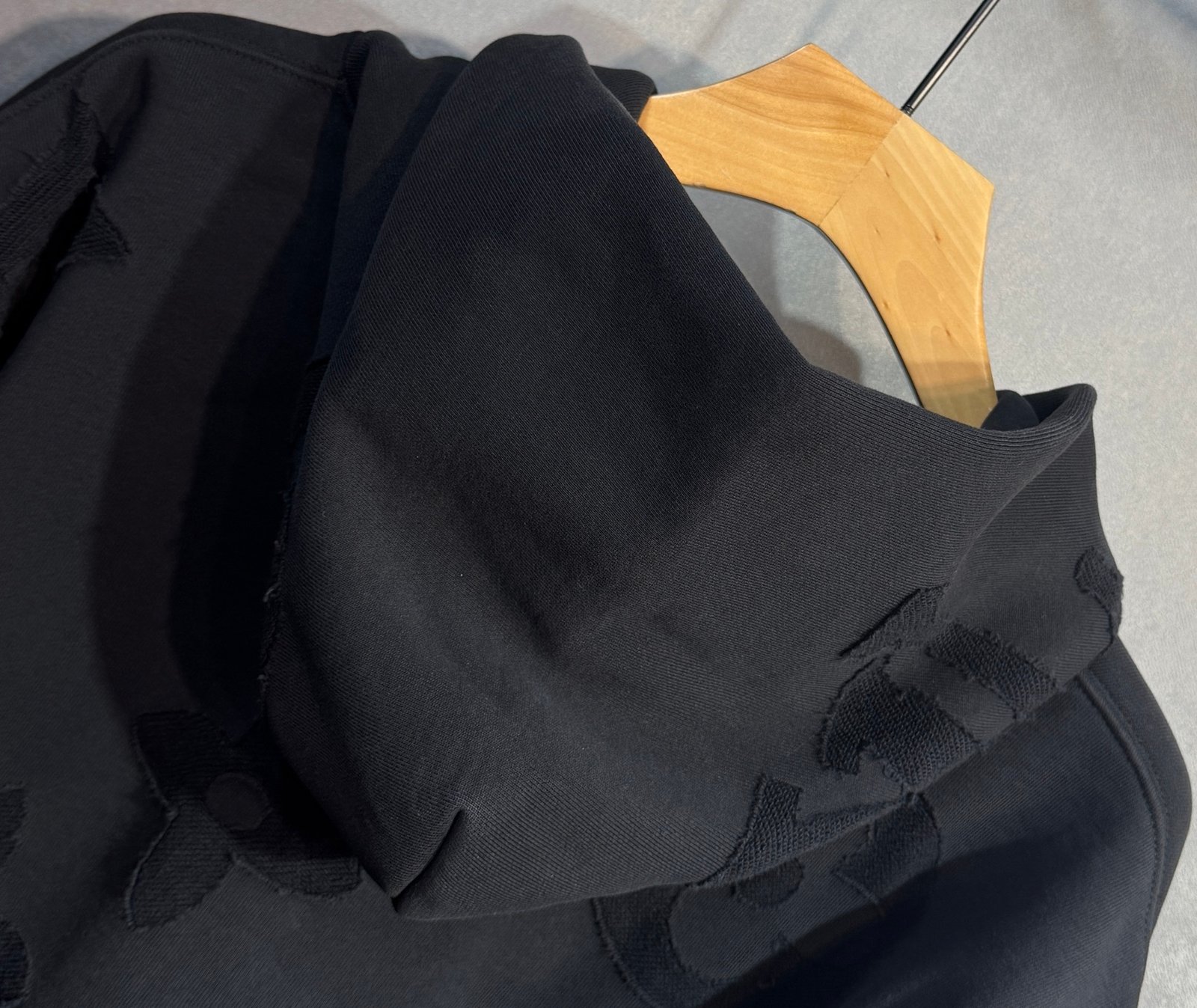 Gilet Louis Vuitton en Tissu Haut de Gamme - Élégance et Confort – Image 8