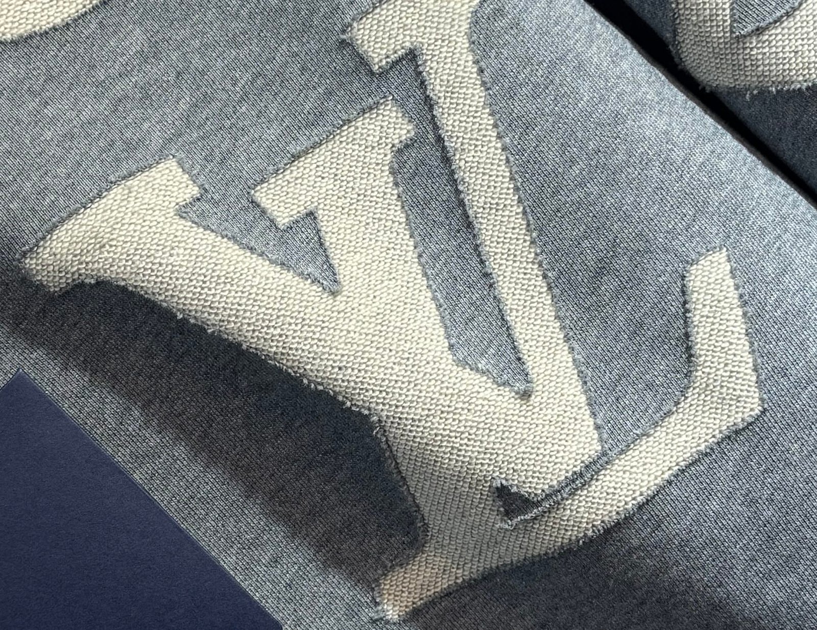 Gilet Louis Vuitton en Tissu Haut de Gamme - Élégance et Confort – Image 15