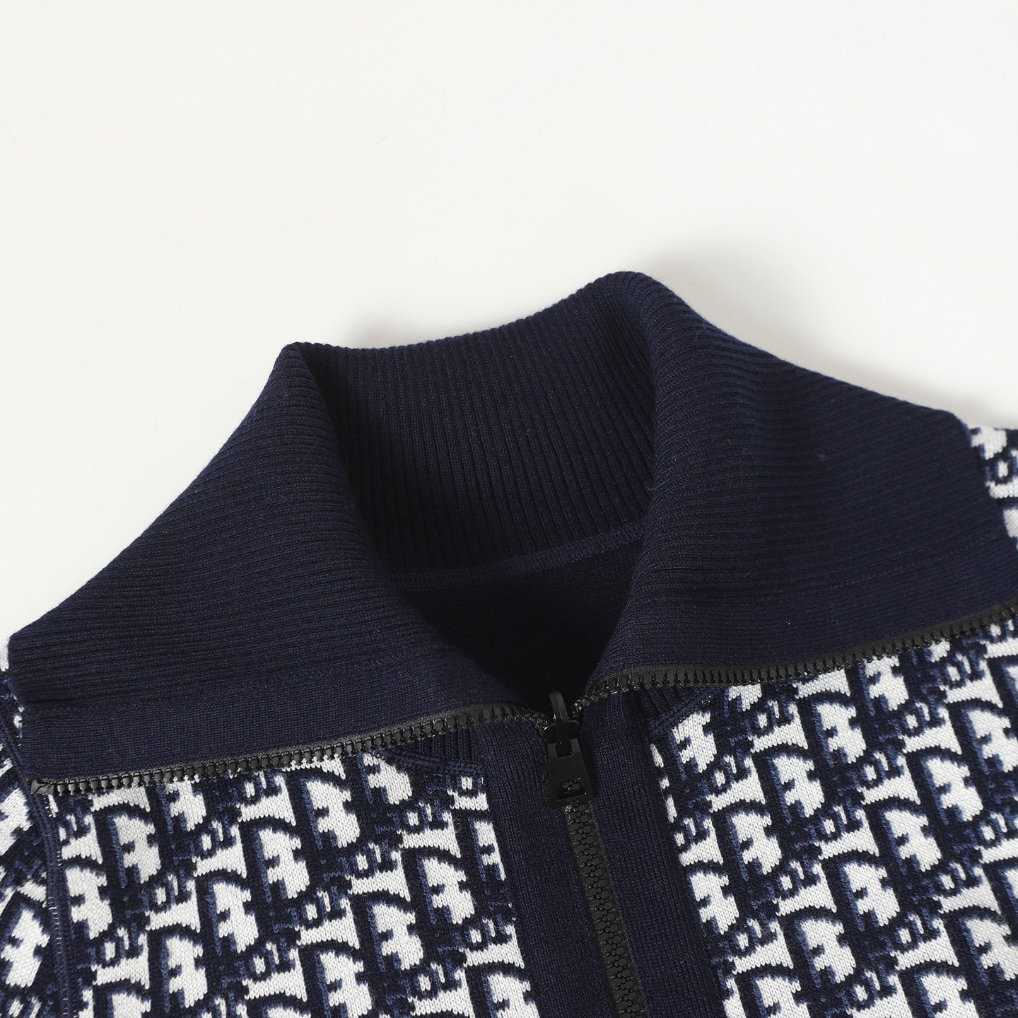 Gilet Dior Réversible Noir Beige Élégant et Polyvalent pour Homme – Image 3