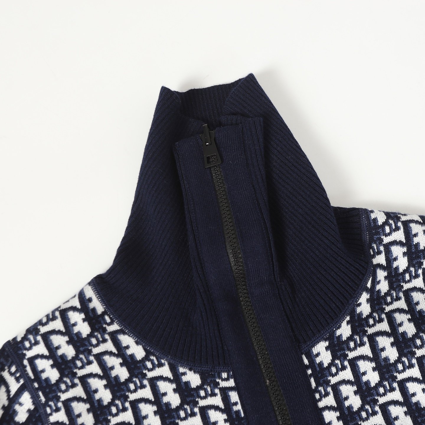 Gilet Dior Réversible Noir Beige Élégant et Polyvalent pour Homme – Image 4