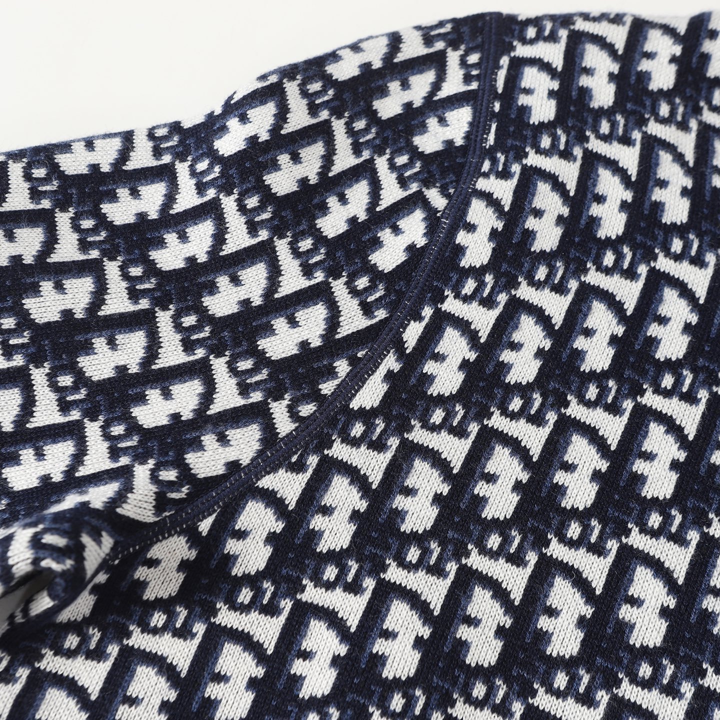 Gilet Dior Réversible Noir Beige Élégant et Polyvalent pour Homme – Image 5