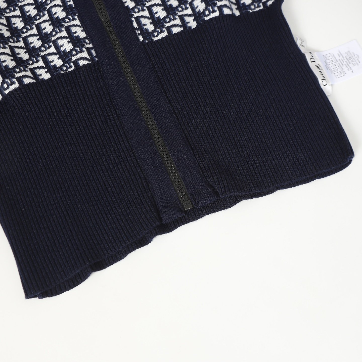 Gilet Dior Réversible Noir Beige Élégant et Polyvalent pour Homme – Image 6