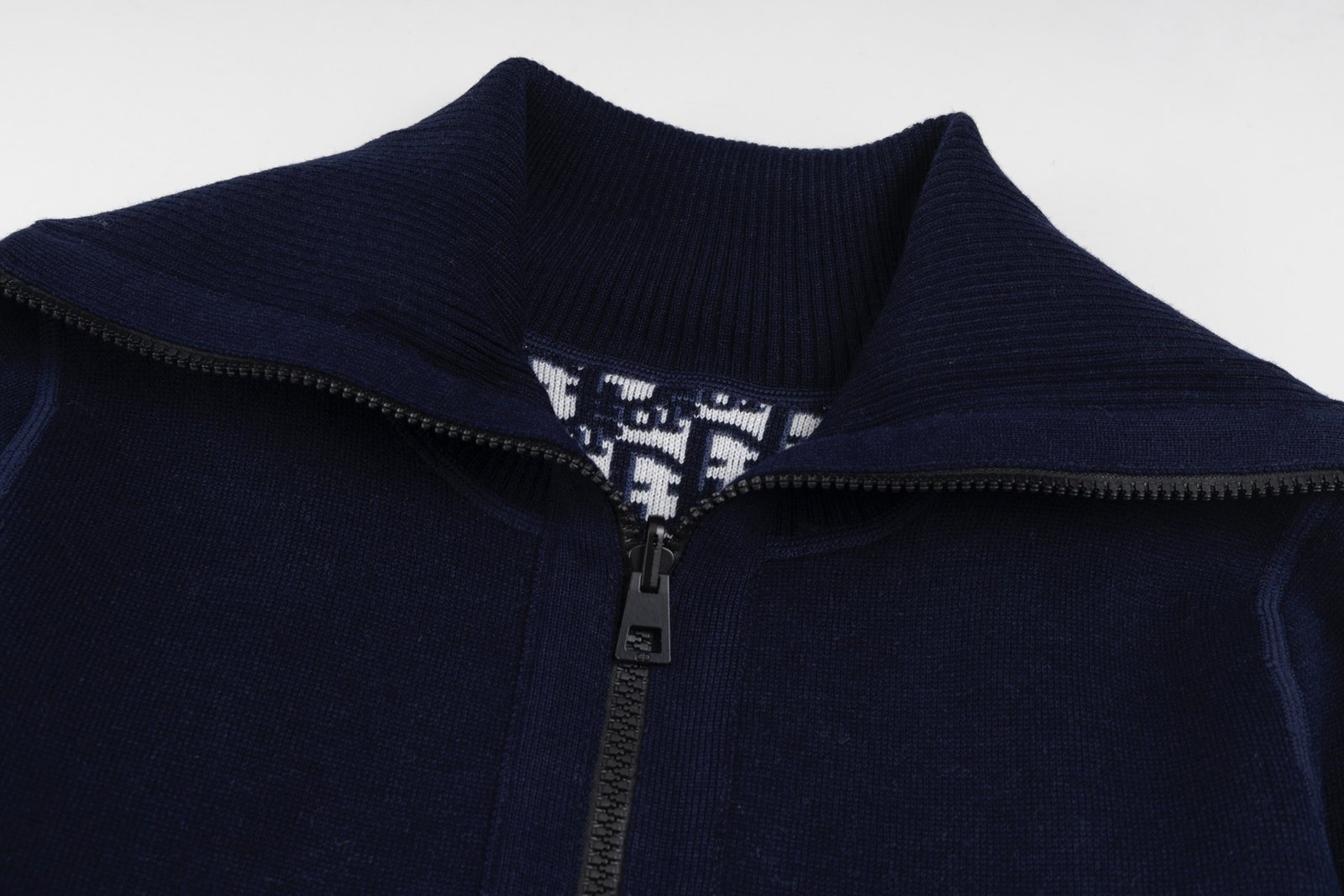 Gilet Dior Réversible Noir Beige Élégant et Polyvalent pour Homme – Image 12