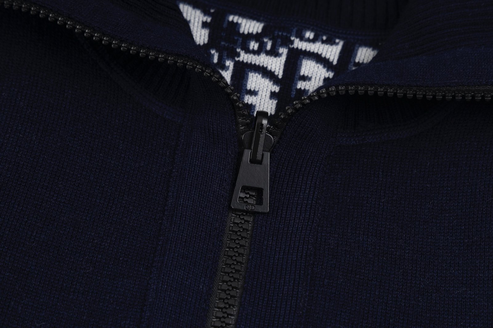 Gilet Dior Réversible Noir Beige Élégant et Polyvalent pour Homme – Image 13