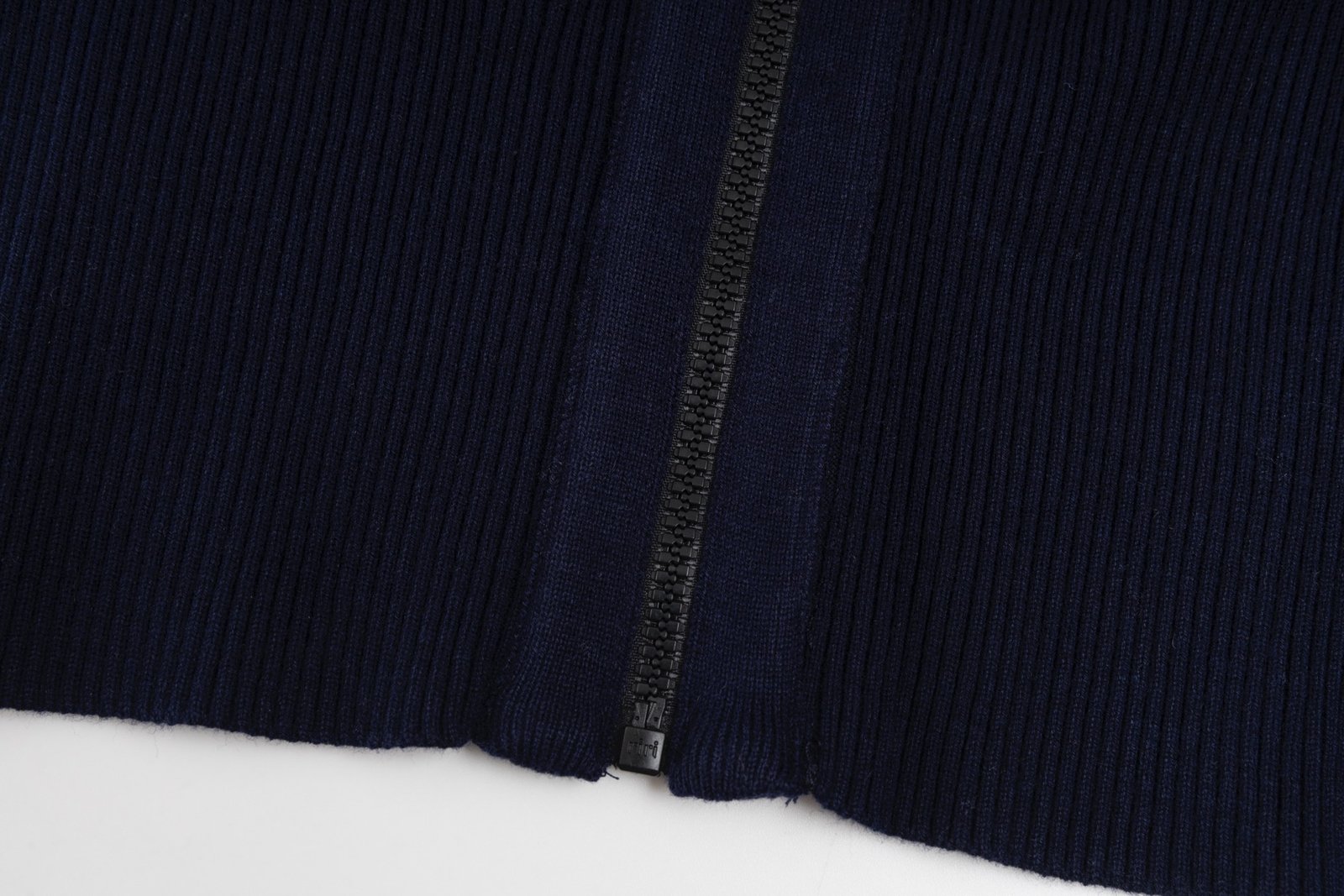 Gilet Dior Réversible Noir Beige Élégant et Polyvalent pour Homme – Image 17