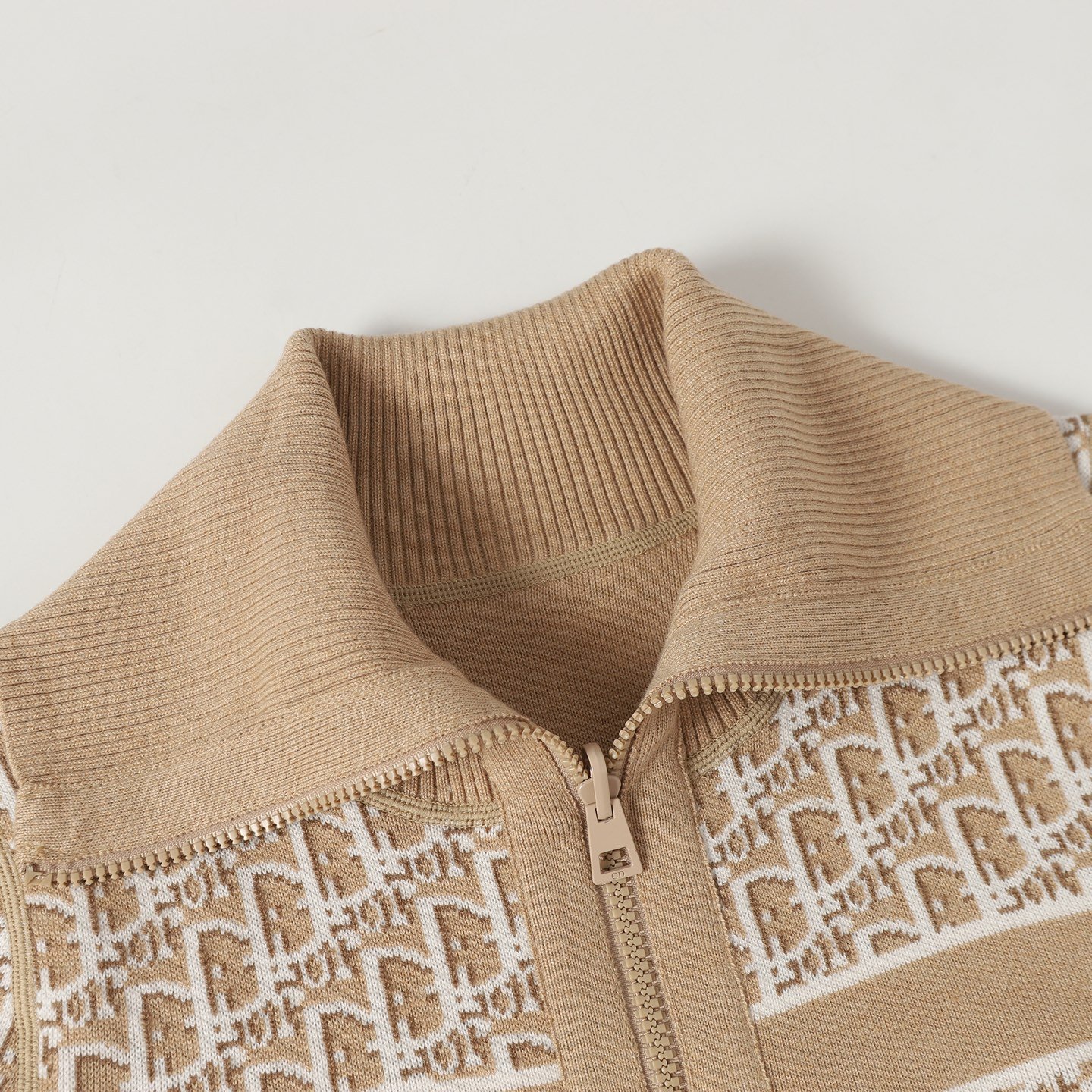 Gilet Dior Réversible Noir Beige Élégant et Polyvalent pour Homme – Image 21