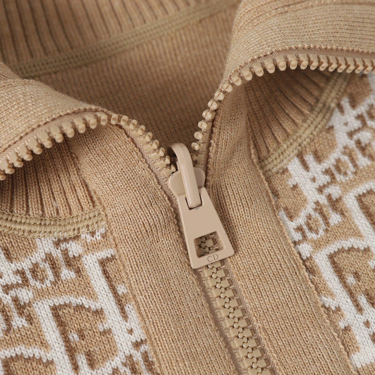 Gilet Dior Réversible Noir Beige Élégant et Polyvalent pour Homme – Image 22