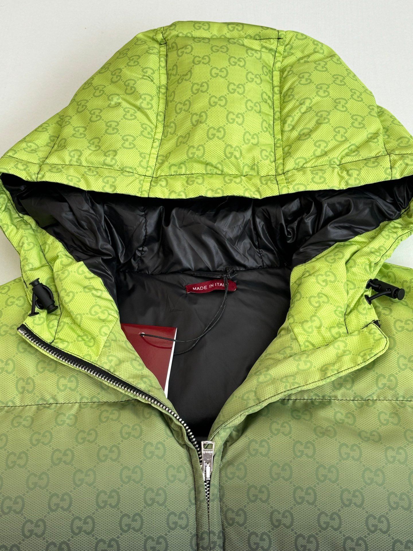 Doudoune Gucci Élégante en Tissu Résistant, Chaleur et Style Luxe – Image 6