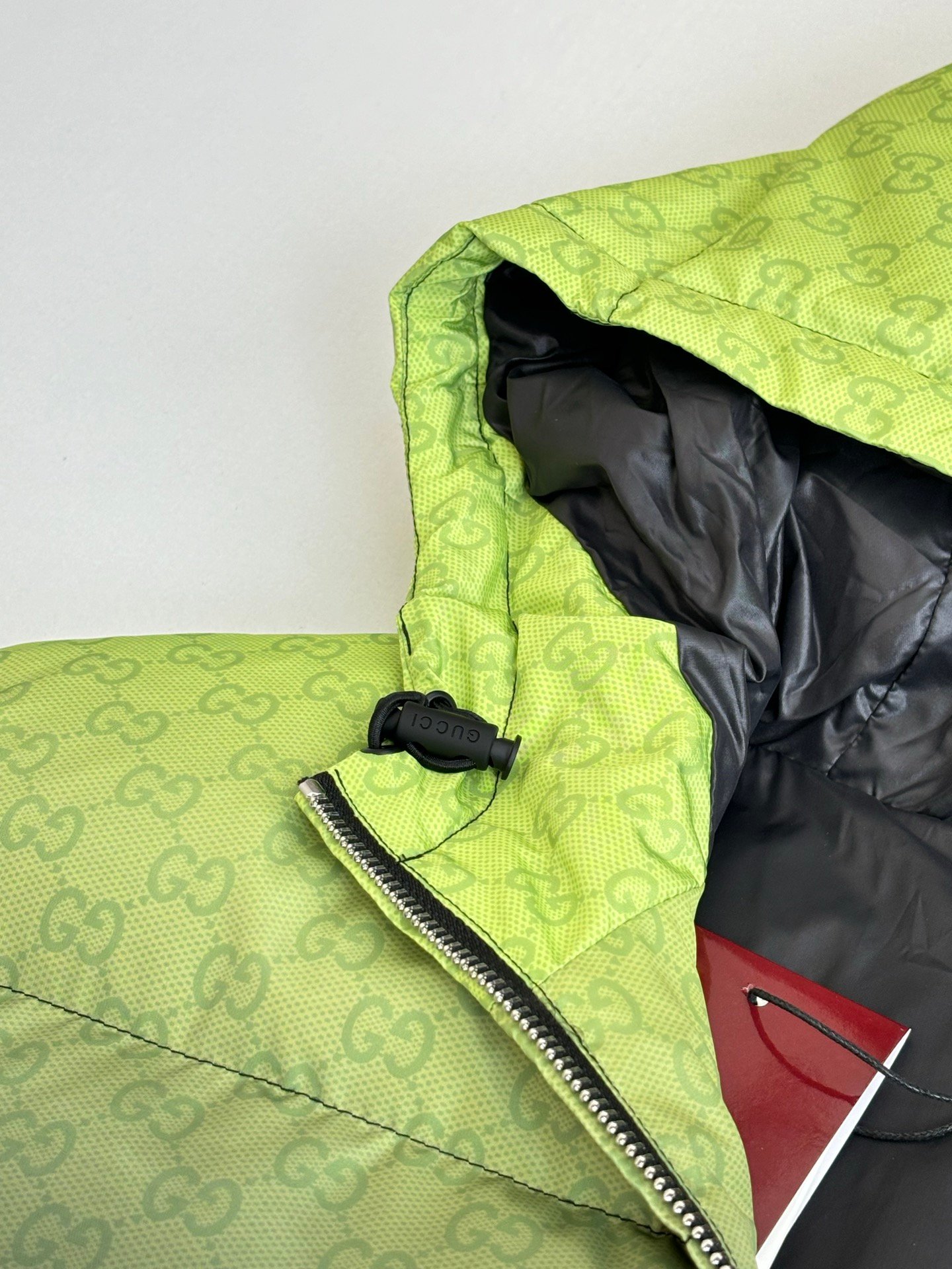 Doudoune Gucci Élégante en Tissu Résistant, Chaleur et Style Luxe – Image 7