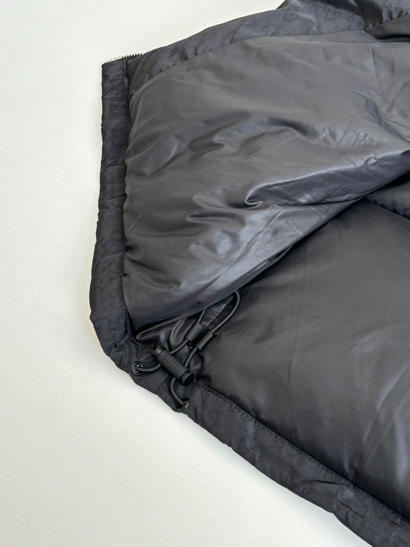 Doudoune Gucci Élégante en Tissu Résistant, Chaleur et Style Luxe – Image 10