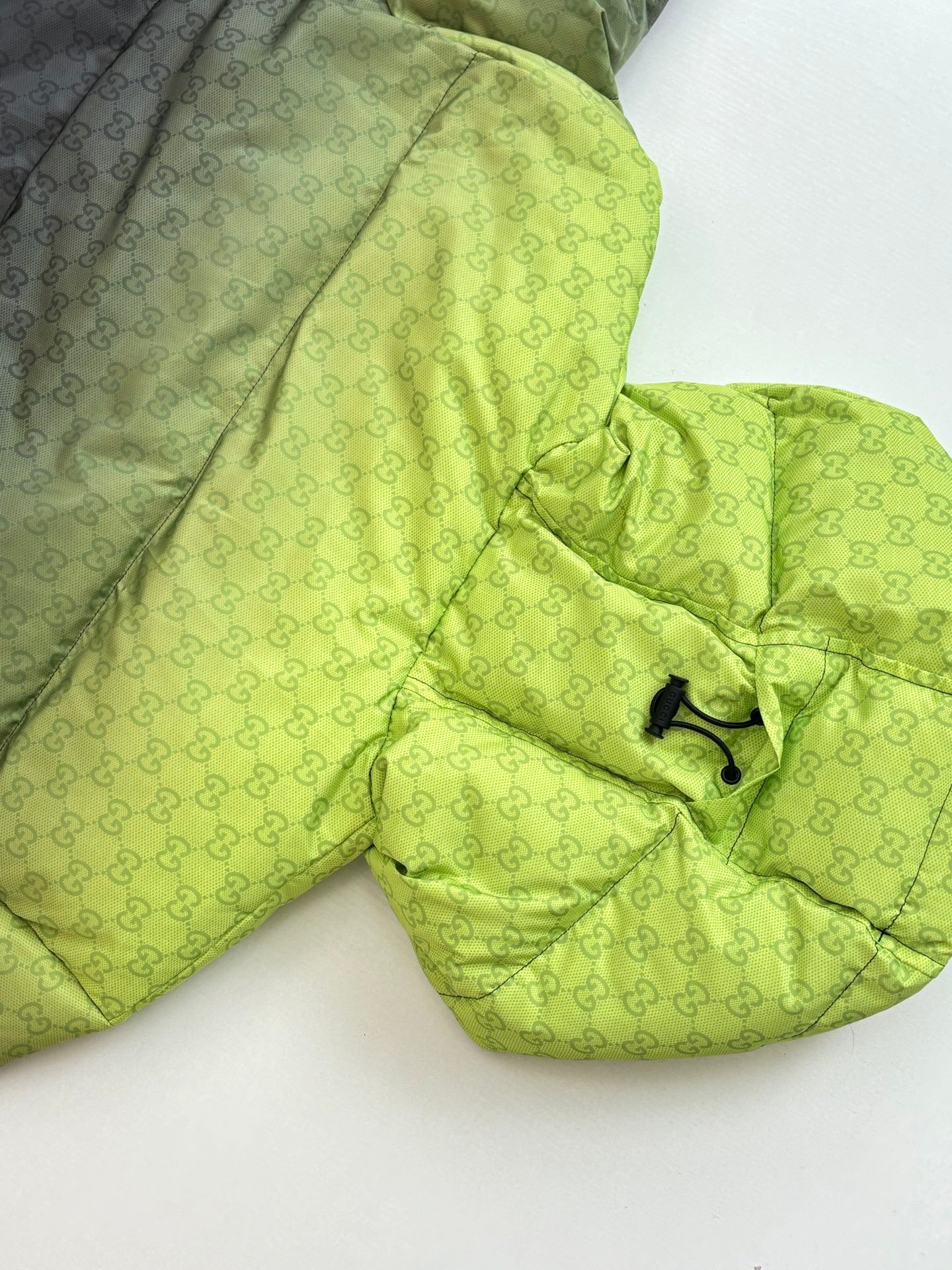 Doudoune Gucci Élégante en Tissu Résistant, Chaleur et Style Luxe – Image 12