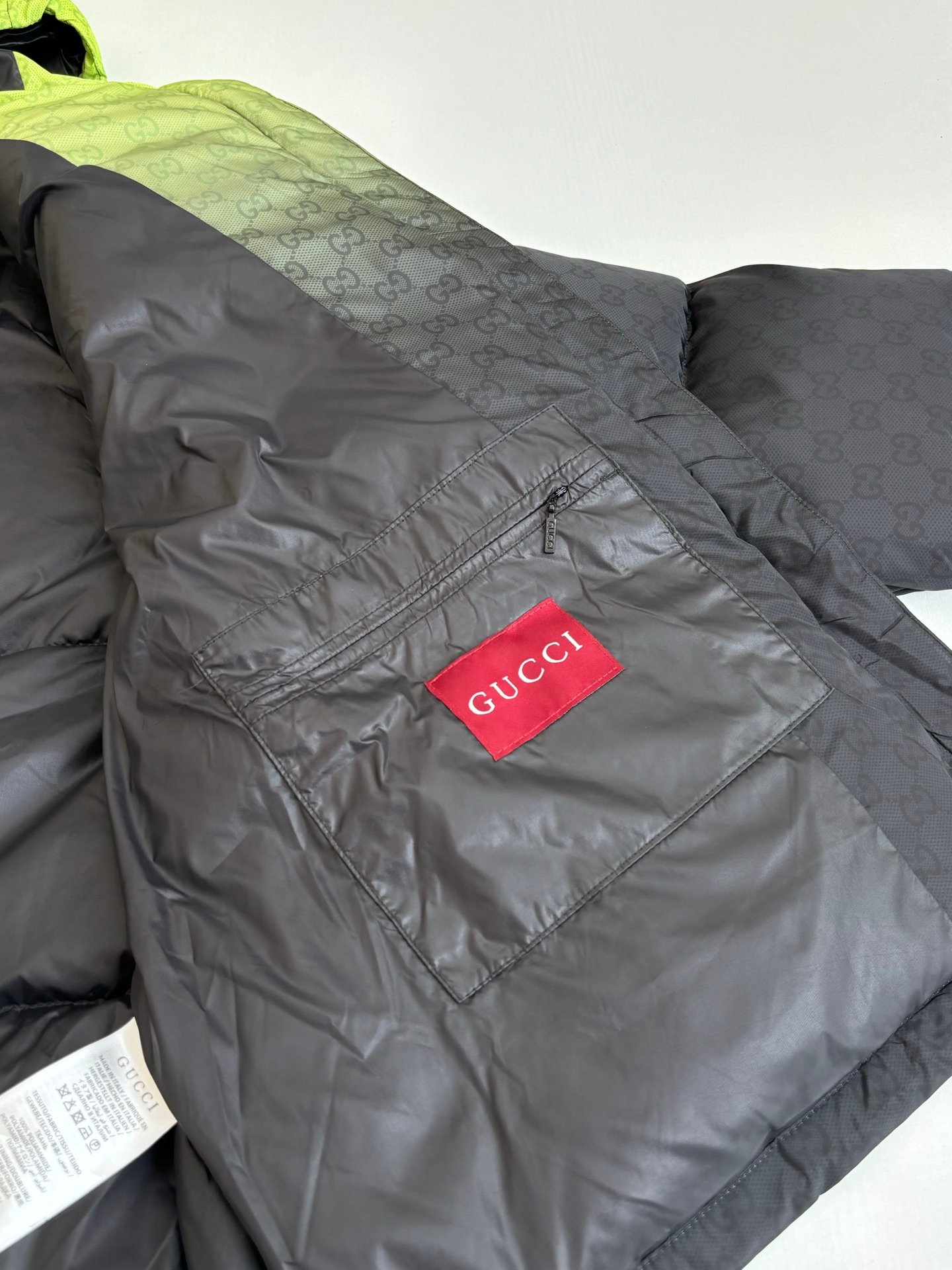 Doudoune Gucci Élégante en Tissu Résistant, Chaleur et Style Luxe – Image 15