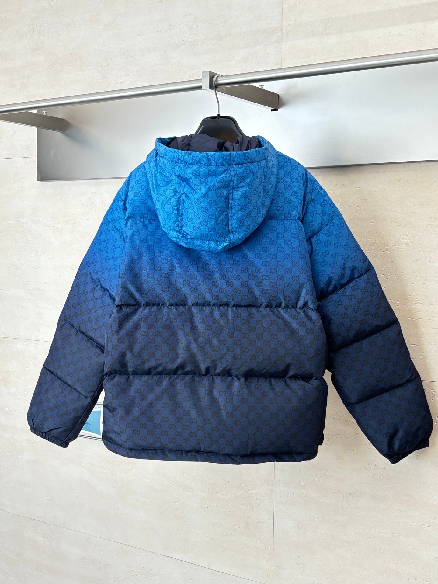 Doudoune Gucci Élégante en Tissu Résistant, Chaleur et Style Luxe – Image 17