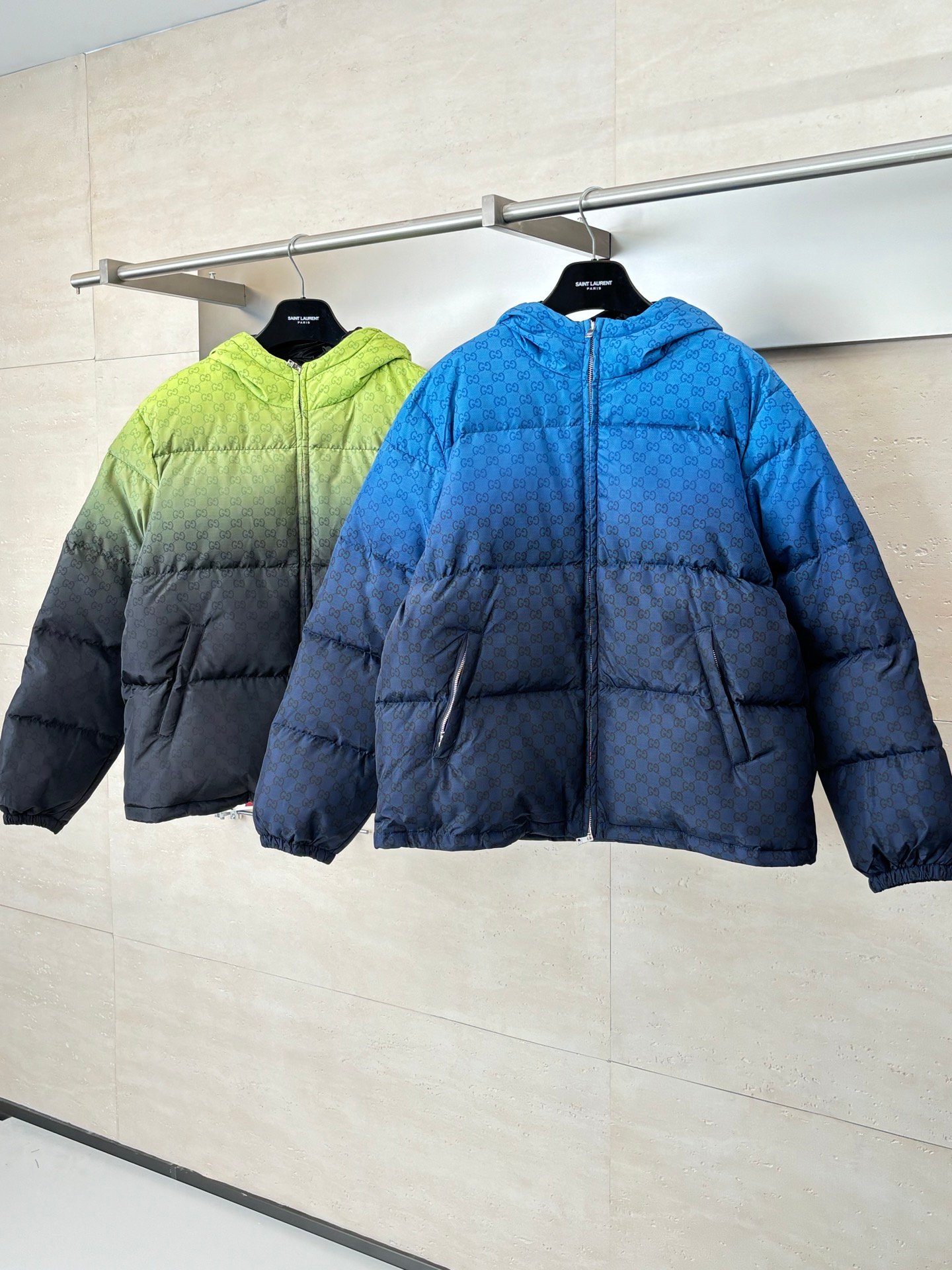 Doudoune Gucci Élégante en Tissu Résistant, Chaleur et Style Luxe