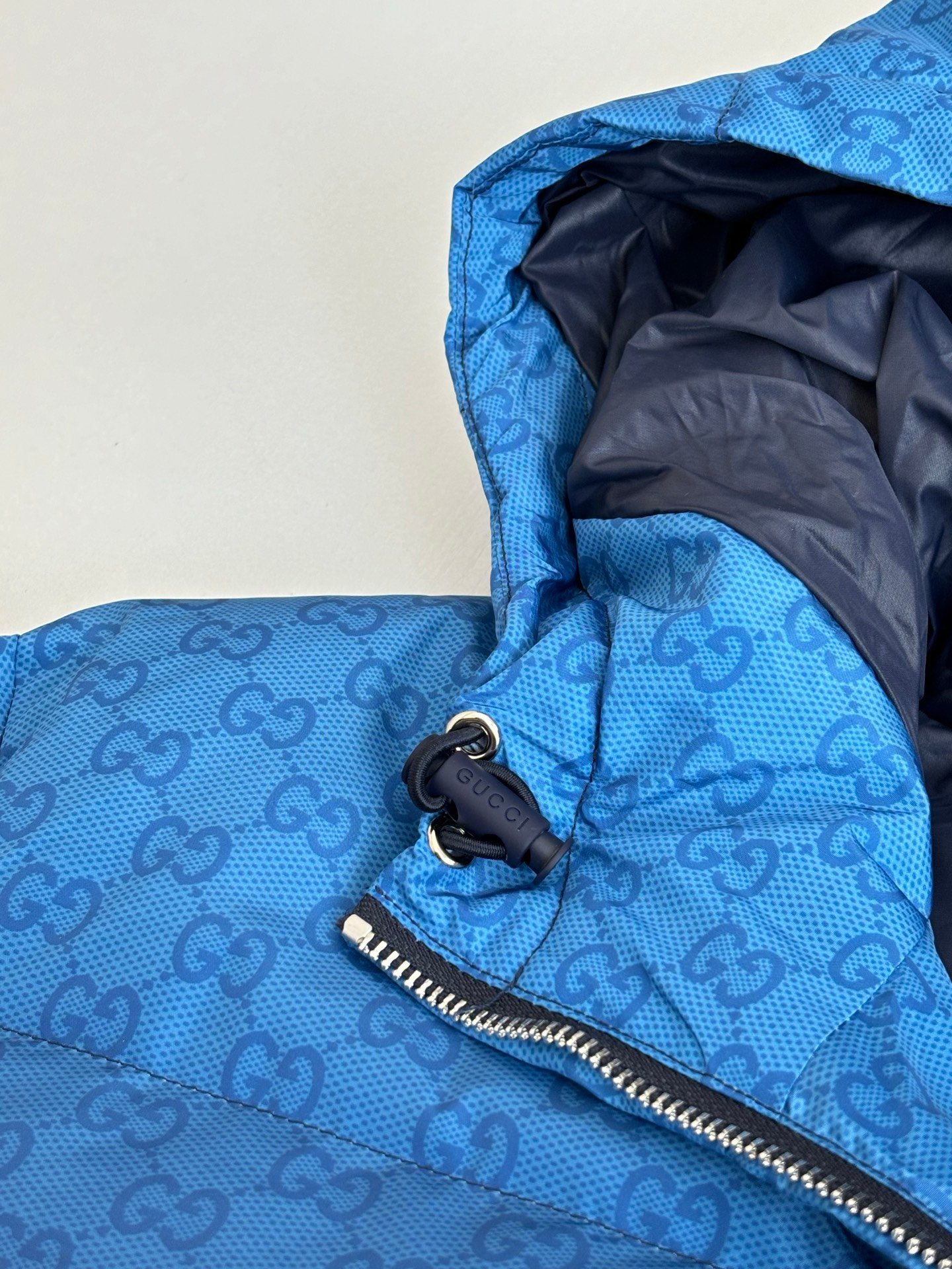 Doudoune Gucci Élégante en Tissu Résistant, Chaleur et Style Luxe – Image 21