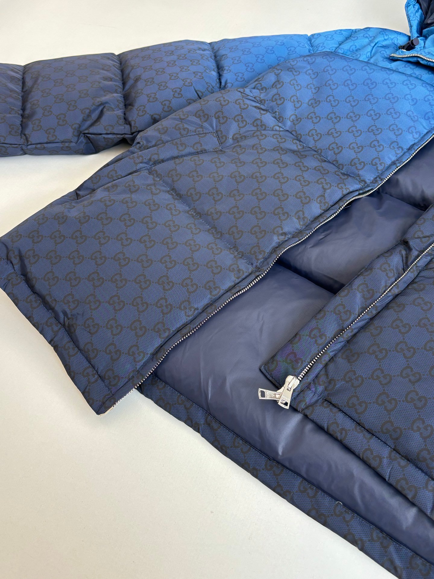 Doudoune Gucci Élégante en Tissu Résistant, Chaleur et Style Luxe – Image 23