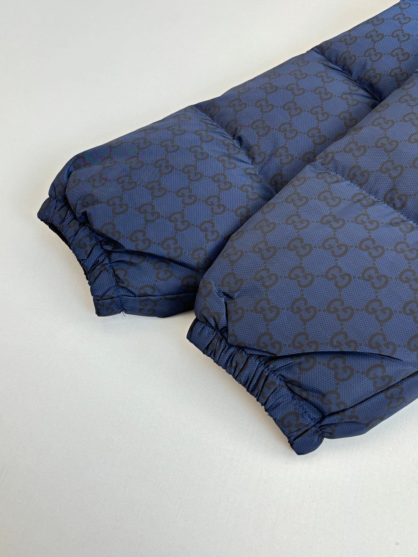 Doudoune Gucci Élégante en Tissu Résistant, Chaleur et Style Luxe – Image 26