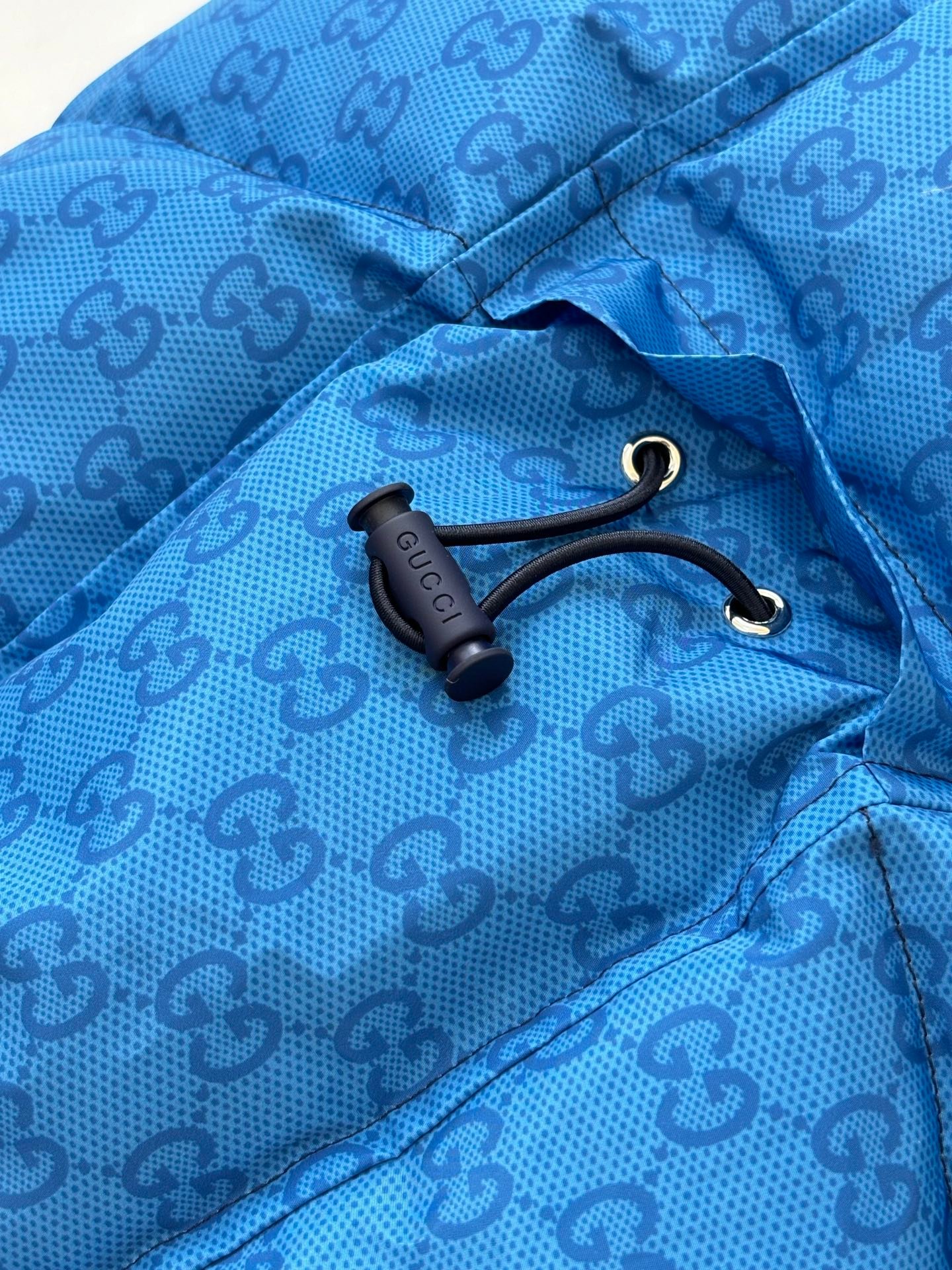 Doudoune Gucci Élégante en Tissu Résistant, Chaleur et Style Luxe – Image 29