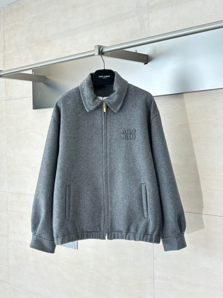 Veste Miu Miu élégante en coupe régulière – Style sophistiqué et confort