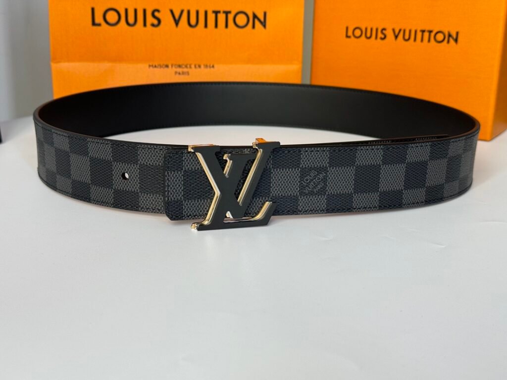 Ceinture Louis Vuitton élégante en cuir durable, taille 80-120 cm