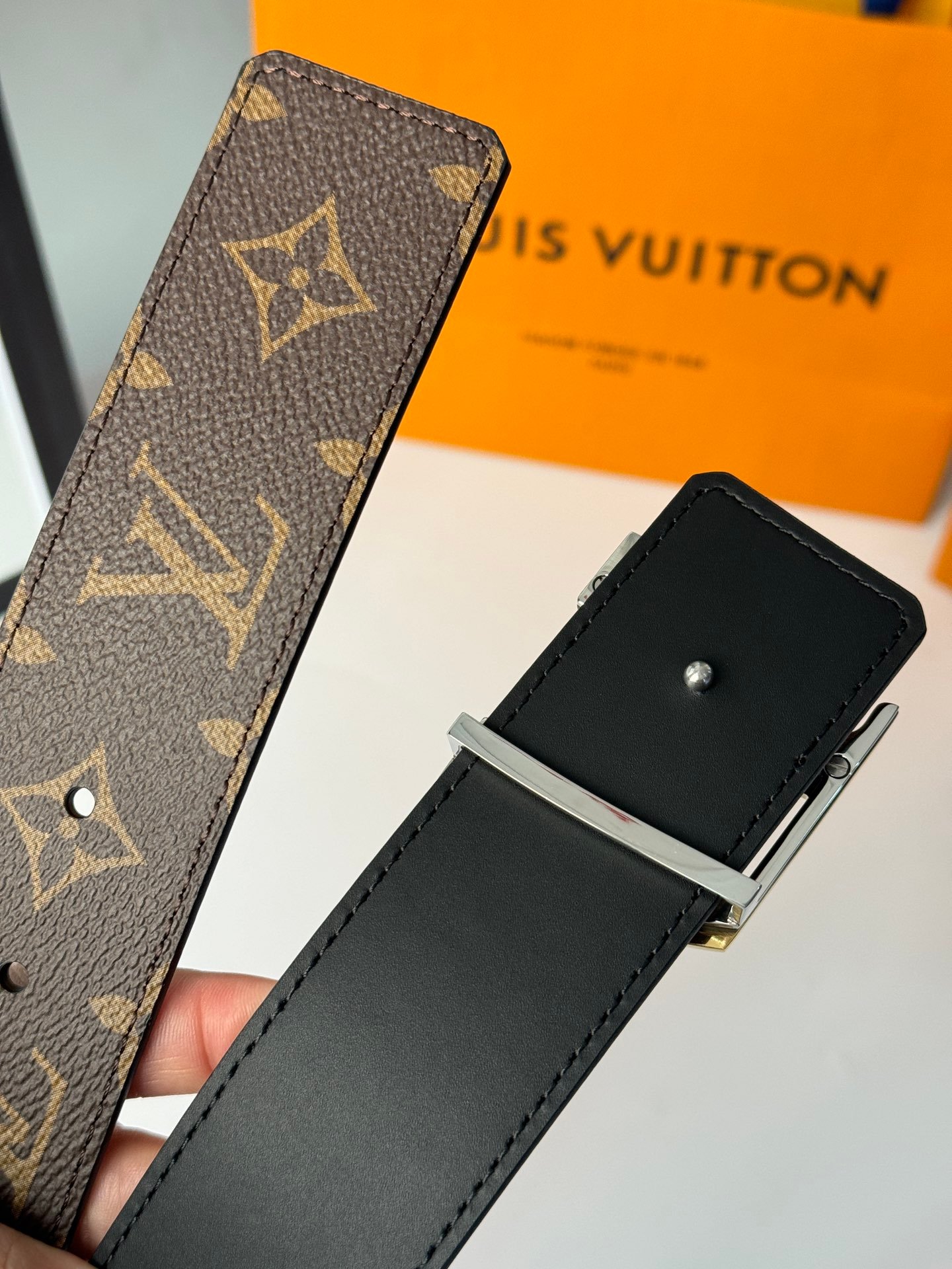 Ceinture Louis Vuitton élégante en cuir durable, tailles 80-120 cm – Image 5