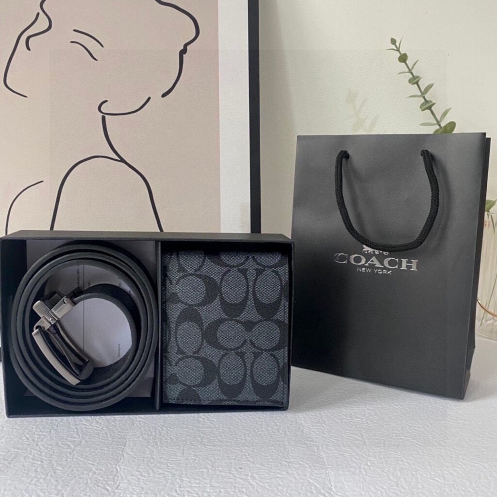 Ceinture Coach et Porte-Monnaie – Élégance et Praticité